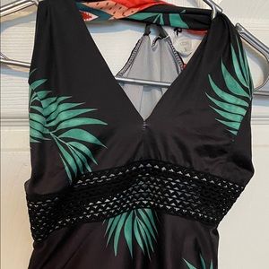 Island dress mini says XL but fits Large